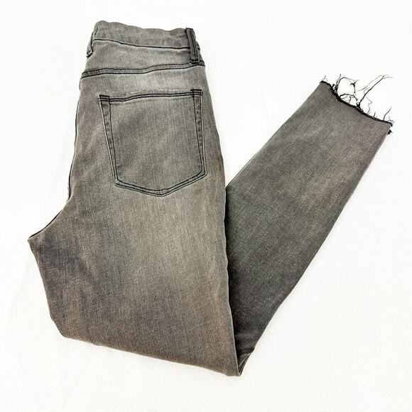 Good American Good Waist Charcoal Raw Hem Denim Jeans Size 12 / 31 - Picture 8 of 8